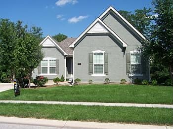 1st image of 725 SW Wintergarden Dr
