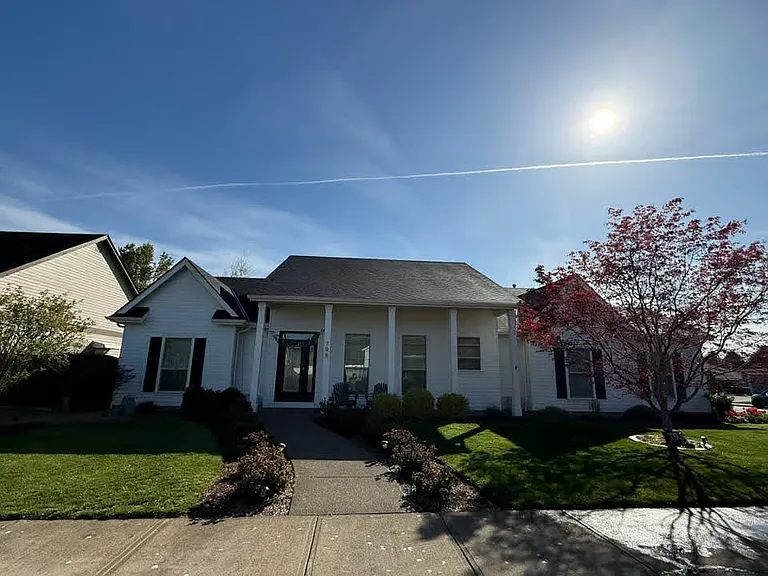 798 SE Guy Ln — Photo 2
