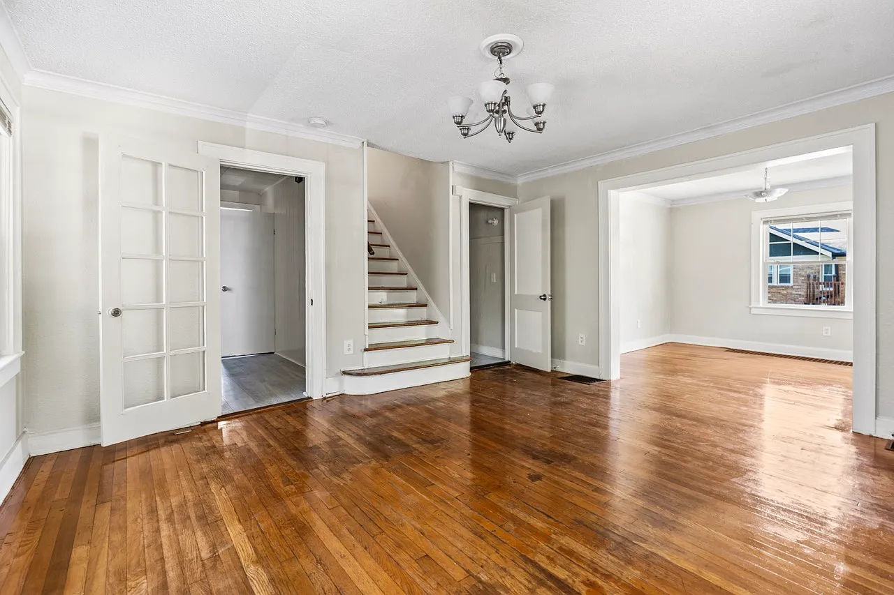 5 bed, 1800 sqft, $2,100 — Photo 3
