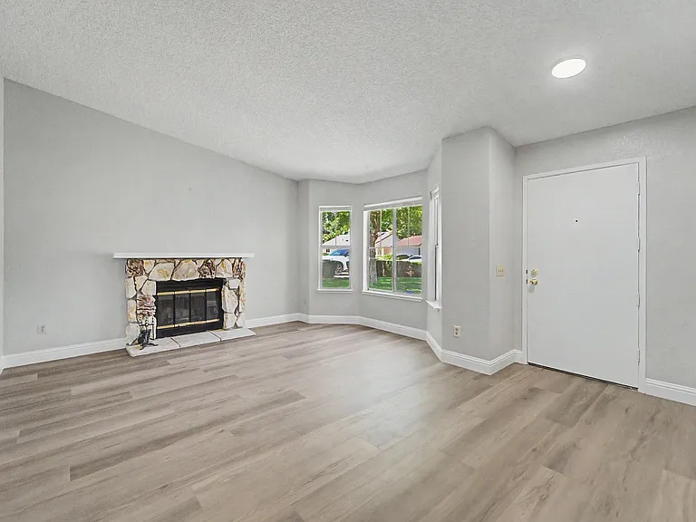 1000 Beechwood St — Photo 5