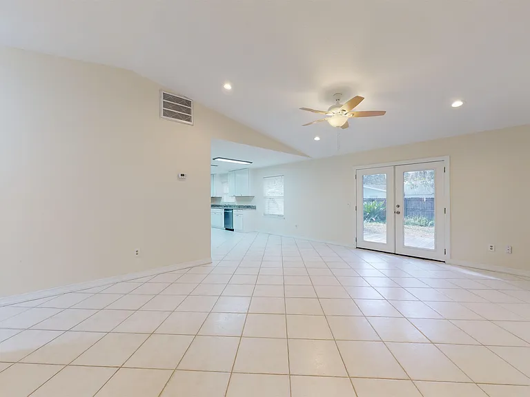 620 Segovia Rd — Photo 9