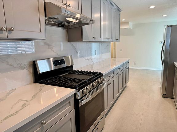 5th image of 9855 Almeria Ave