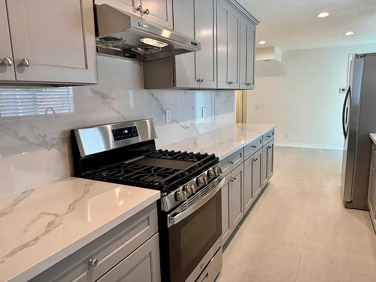 9855 Almeria Ave — Photo 5
