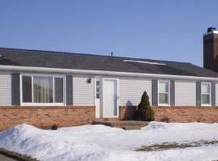 1414 Cardinal Rd, Bowling Green, OH 43402