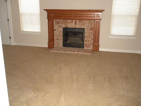 2nd image of 712 Ashwood Ln