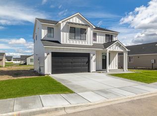 407 Pearl Ave, Grandview, WA 98930