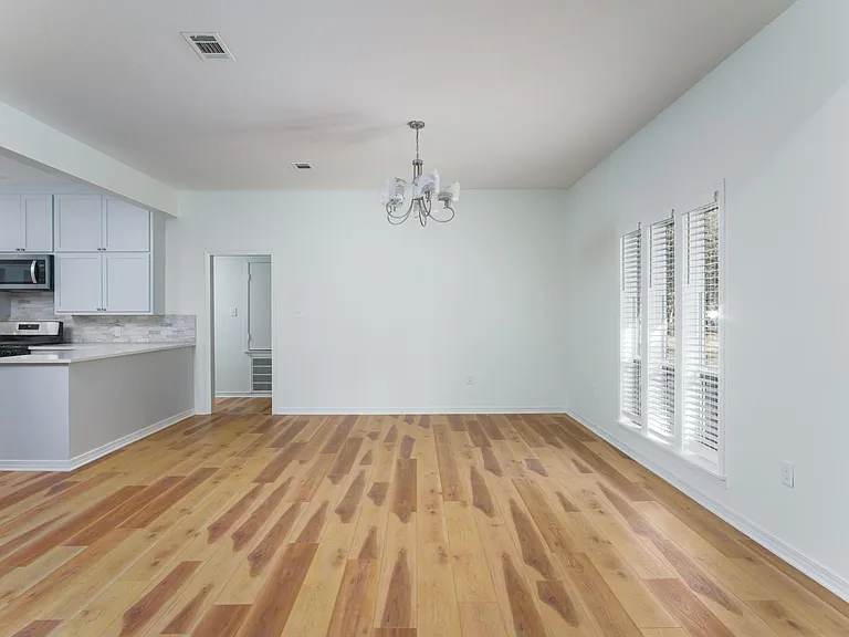 313 S 22nd Ave — Photo 5