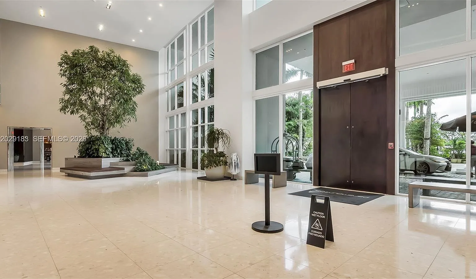 Paramount Bay Condo — Photo 3