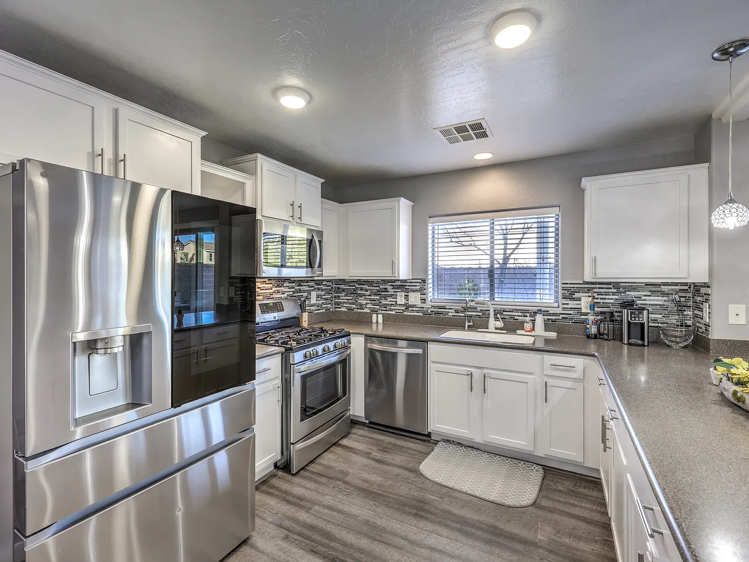 Beautiful 5BR Furnished Home in Southwest Las Vegas — Photo 3