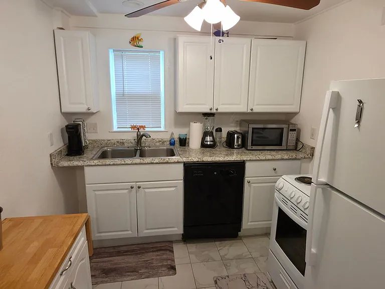 1915 Avenue O 1/2 — Photo 14