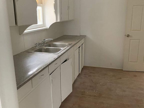 5th image of 637 Storer Ave #1