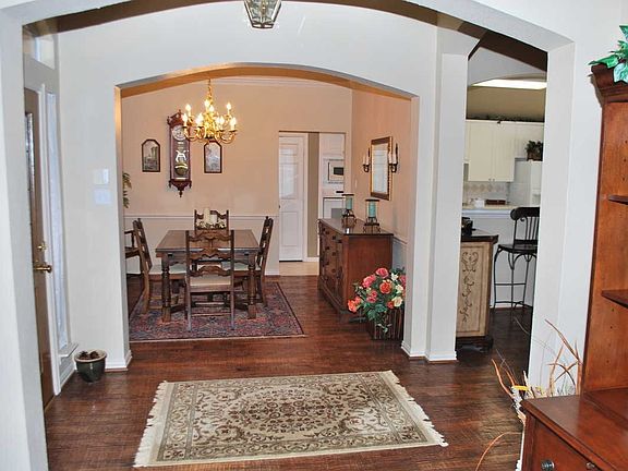 Entryway / Dining Room