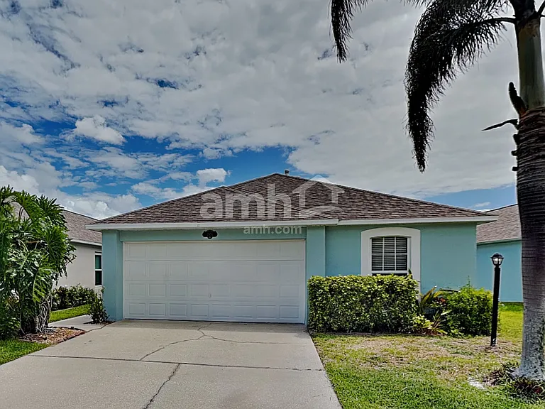 2056 Redwood Cir NE — Photo 1
