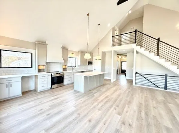 430 Lake Viking Ter, Gallatin, MO 64640