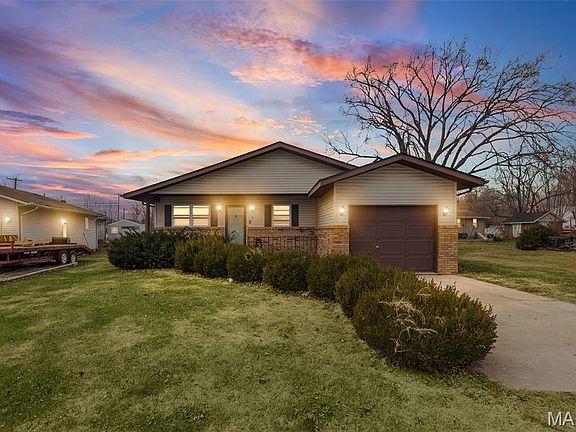 3rd image of 9 N Main St