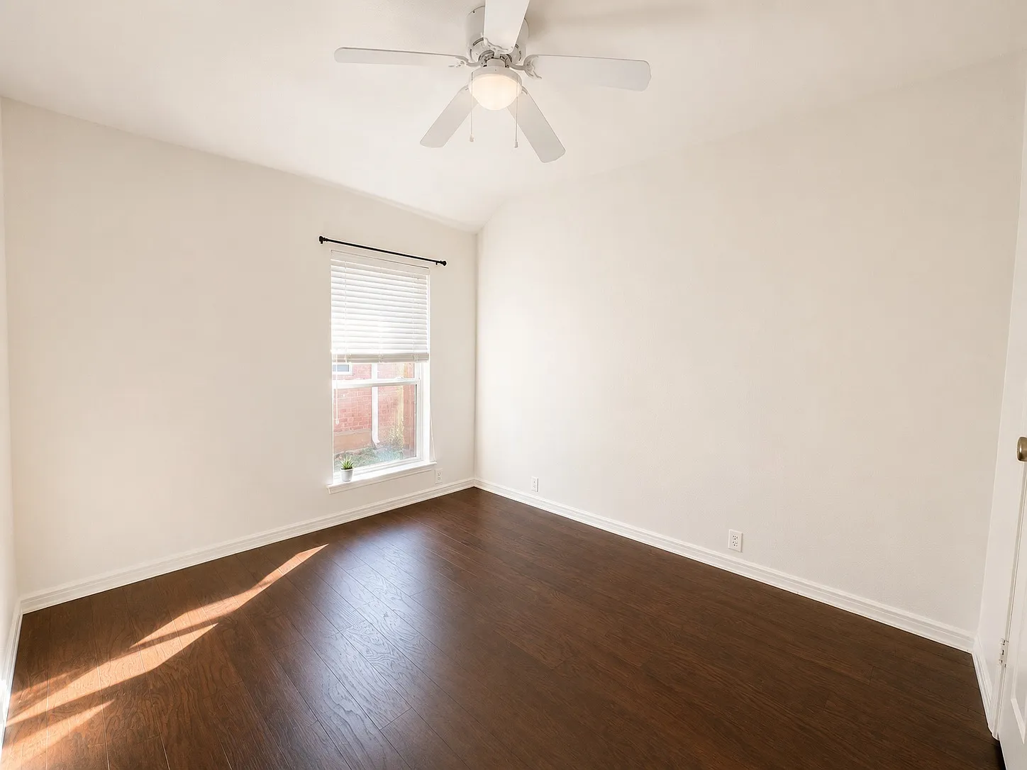 3 bed, 1738 sqft, $2,500 — Photo 2