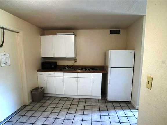 3rd image of 1815 W Vine St