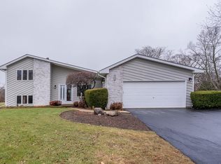 193 Tanglewood Dr, Gurnee, IL 60031