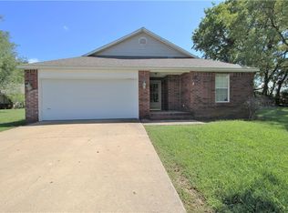 390 Old Wire Rd, Rogers, AR 72756