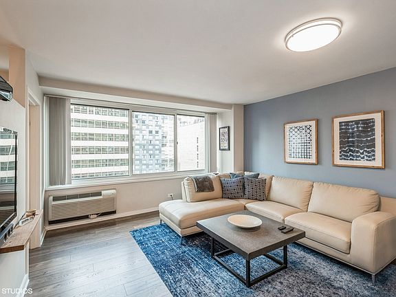 4th image of 211 E Ohio St APT 1805