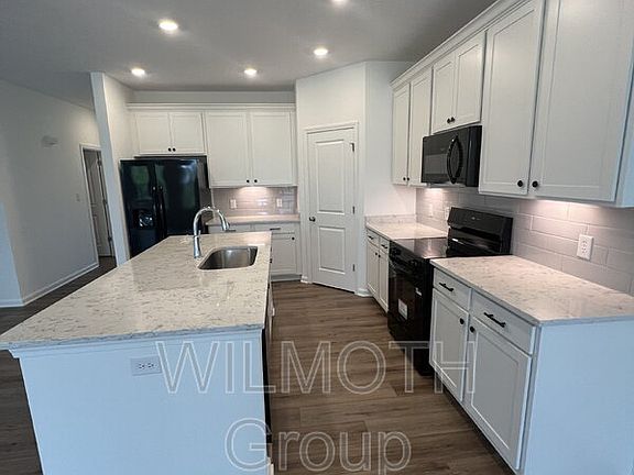 4th image of 877 Arkansas Ct
