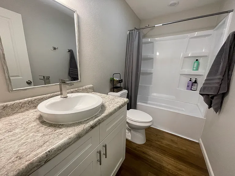 325 Sarah St — Photo 8