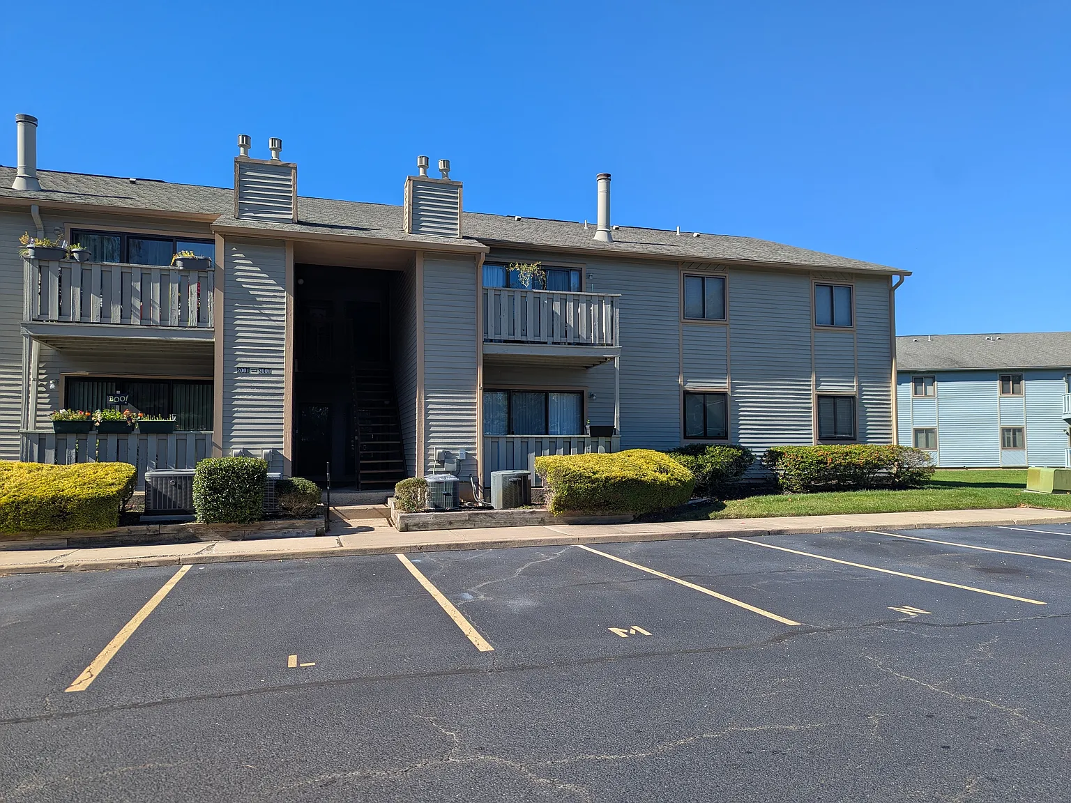 2 bed, 1072 sqft, $2,050 — Photo 1