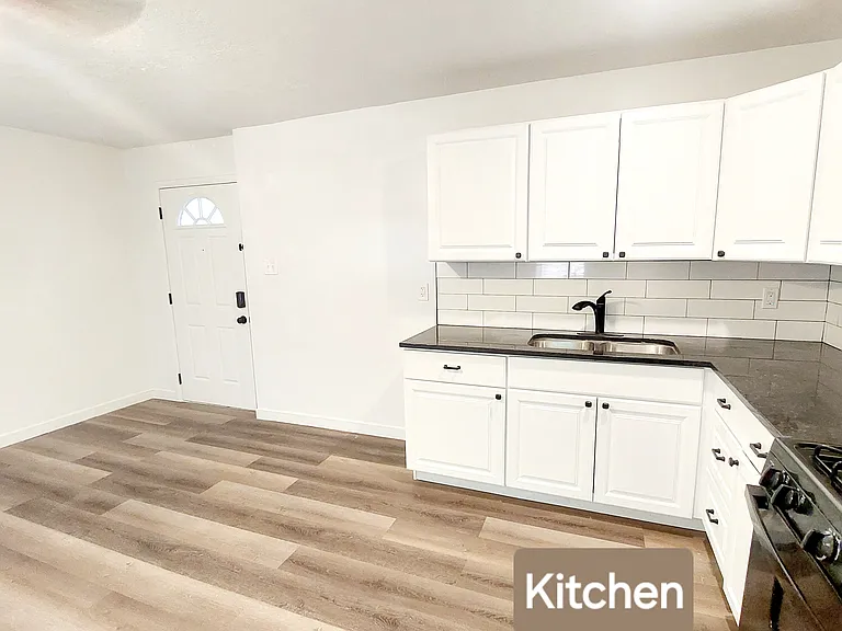 715 E Parker Ln #4 — Photo 3