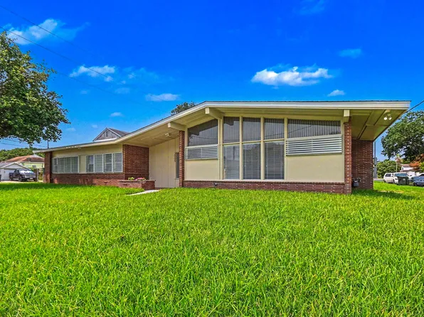 2005 Mary Moody Northen Blvd, Galveston, TX 77551