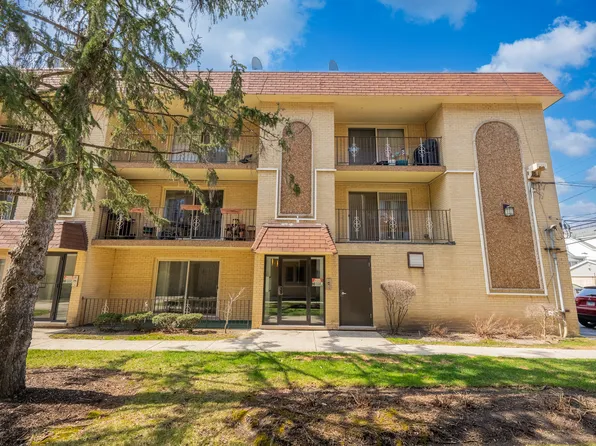 6316 W Montrose Ave APT 102, Chicago, IL 60634