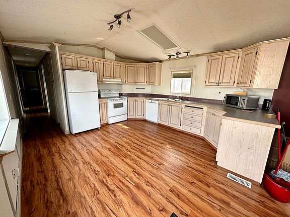 3rd image of 10223 99th St