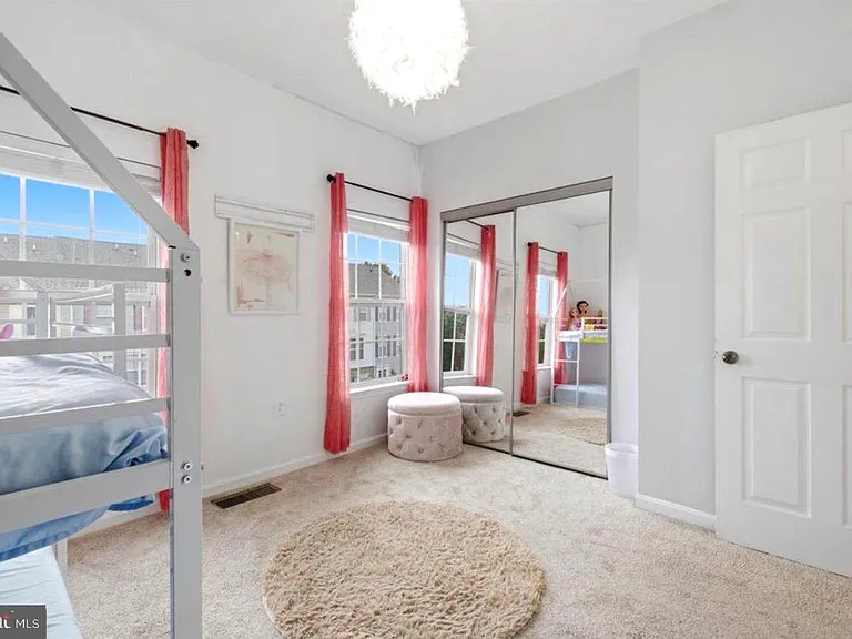21845 Jarvis Sq — Photo 24