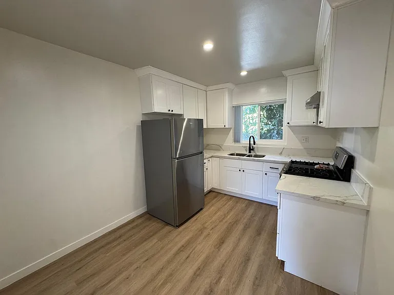 1318 N Las Palmas Ave #7 — Photo 5