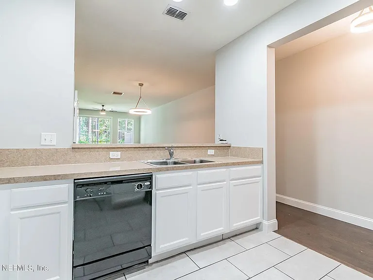 5924 Bartram Village Dr — Photo 7