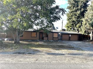 953 Tedford St SE, East Wenatchee, WA 98802