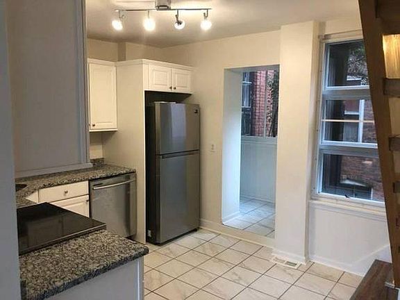 3rd image of 522 Franklin St #2