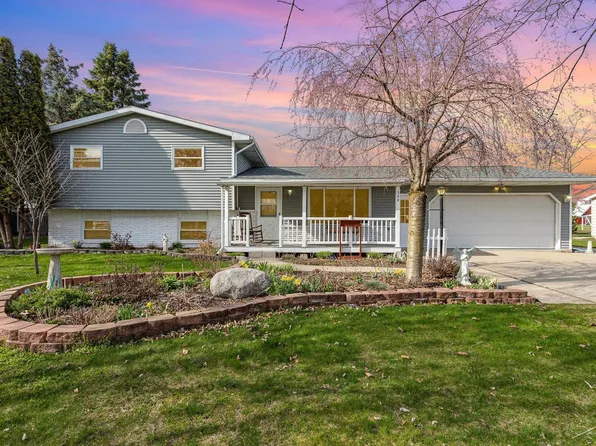 389 Sandridge Dr, Hemlock, MI 48626
