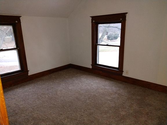 2nd image of 1551 Parkhurst Ave NW