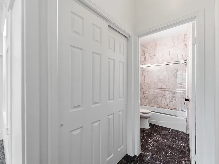 320 Harriet St — Photo 21