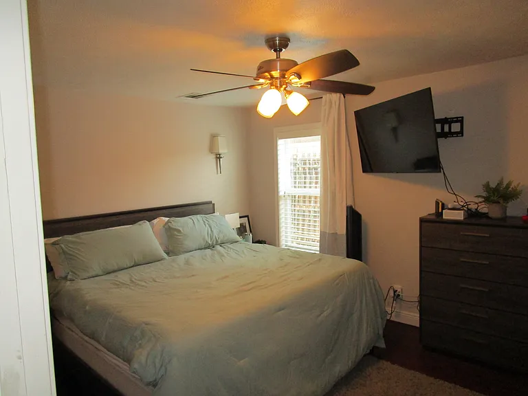 Rear bedroom.