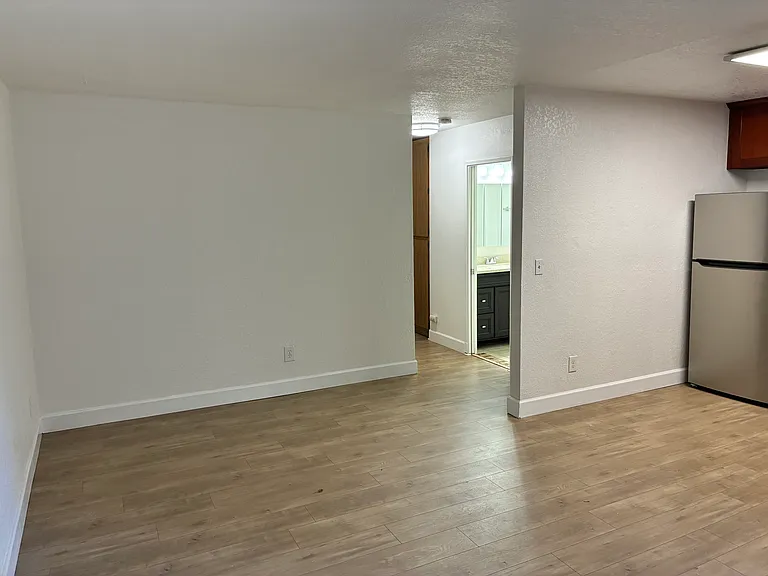 225 Tahoe Ave #B — Photo 9