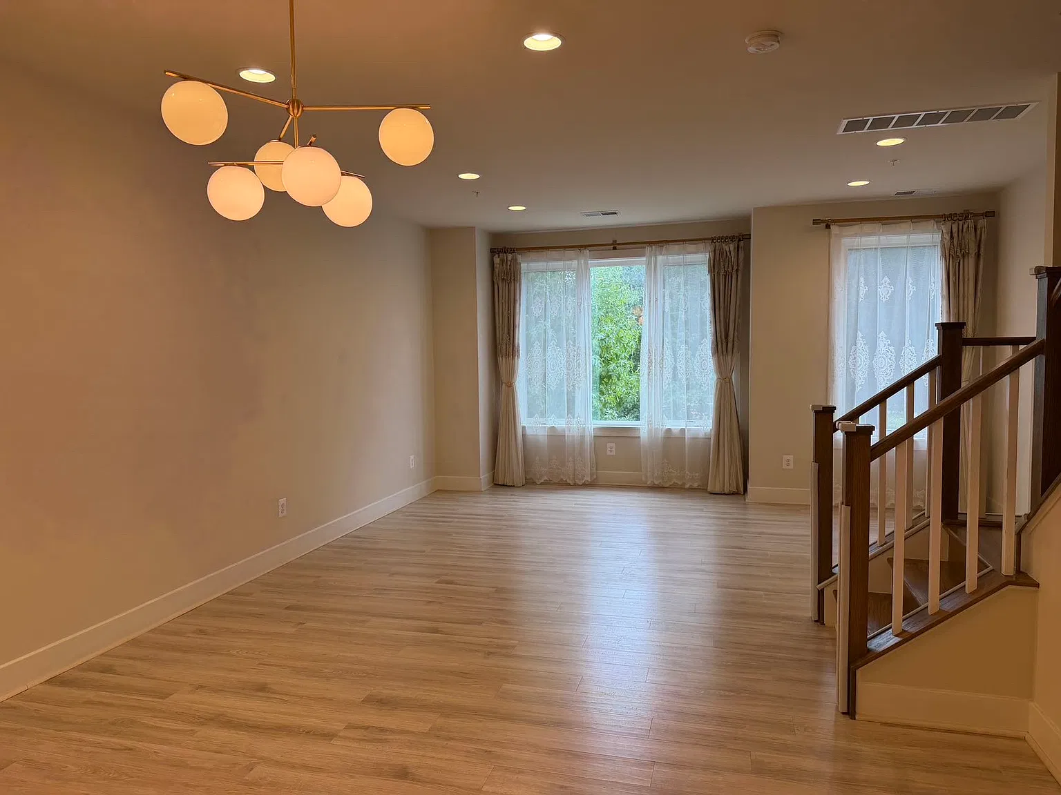 3 bed, 2083 sqft, $4,950 — Photo 3