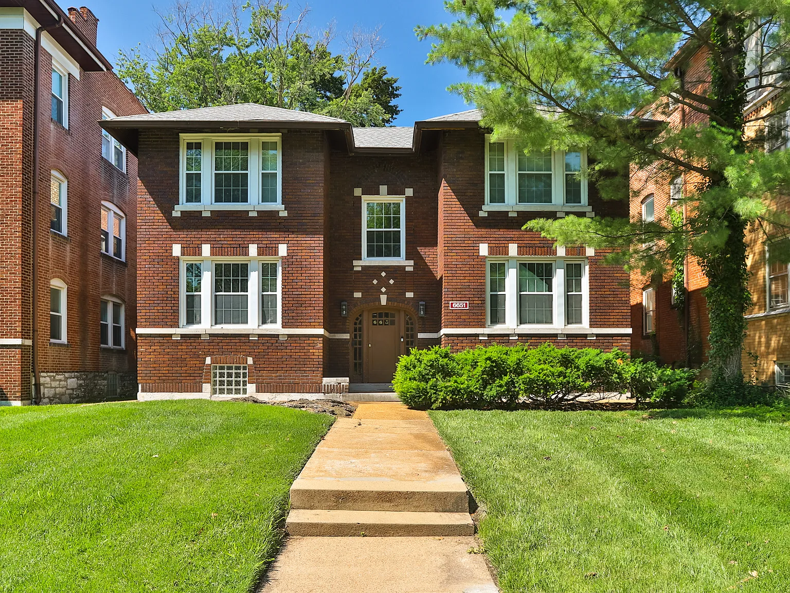 3 bed, 1400 sqft, $3,294 — Photo 2