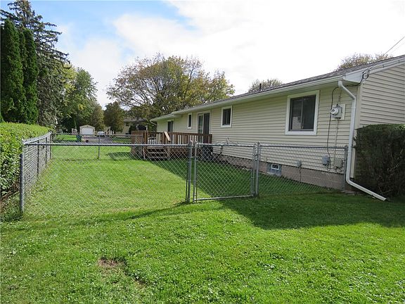 2nd image of 27 Jamee Ln