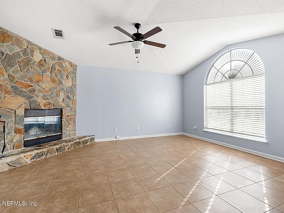 3rd image of 571 CAMELIA Street