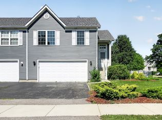 440 Newport Cir, Oswego, IL 60543
