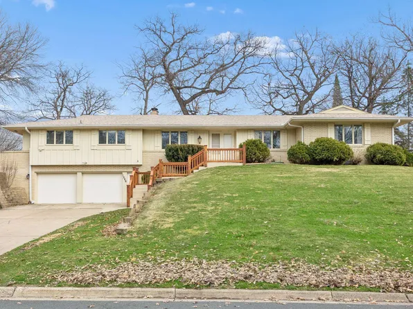 1566 Sumter Ave N, Golden Valley, MN 55427