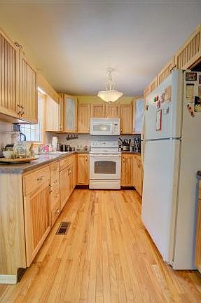 4th image of 712 Crowell Ln