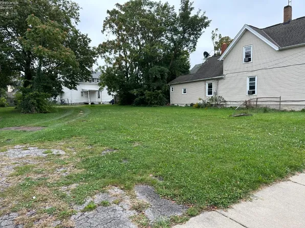 1104 Hayes Ave, Sandusky, OH 44870