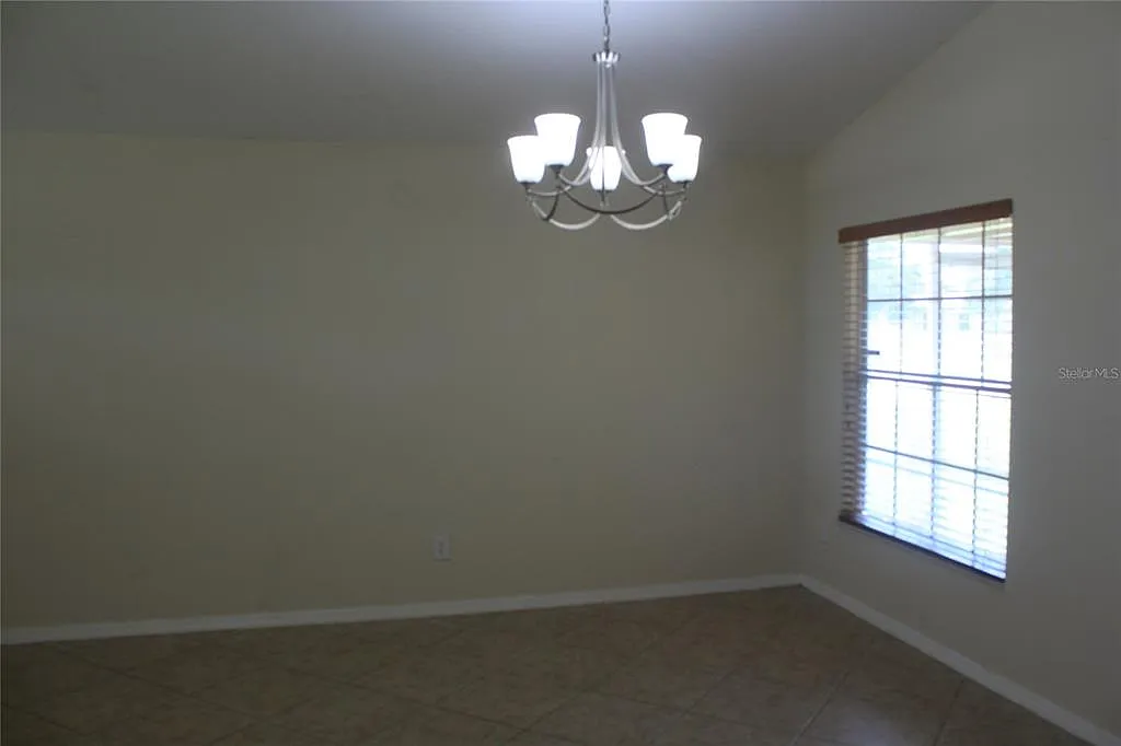 3 bed, 2.0 bath, 1795 sqft, $2,000 — Photo 2